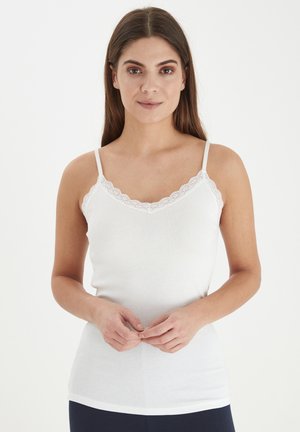 Witte geribbelde cami met dunne bandjes, voorzien van een delicate kantafwerking langs de V-halslijn, een soepele textuur en een aansluitend ontwerp.
