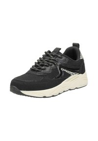 Zwarte sportieve schoenen met een textuur van mesh bovenkant, suède accenten en een witte rubberen zool met een golfpatroon. Ronde veters maken het ontwerp af.