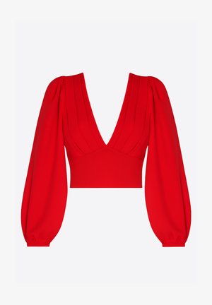 Rote, kurz geschnittene Bluse mit tiefem V-Ausschnitt, langen, gepufften Ärmeln, die am Bündchen gerafft sind, und aufgesteppten vertikalen Falten auf der Vorderseite des Oberteils.