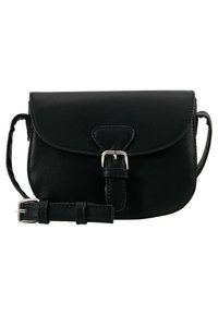 Černá kožená krosbody taška s přední klopou, stříbrnou sponou a nastavitelným popruhem.