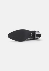 Buffalo Botines - silver-coloured