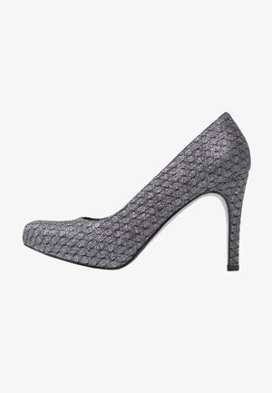 Graue, gemusterte High-heeled-Pumps mit glatter Oberfläche und abgerundeter Zehenpartie. Sie verfügen über einen schlanken, schwarzen Stiletto-Absatz und eine leicht geschwungene Silhouette.
