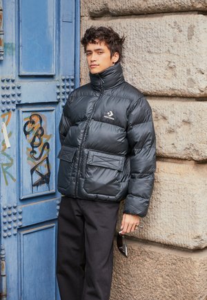 PATCH POCKET PUFFER JACKET - Kurtka zimowa