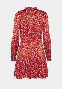 Robe rouge à manches longues avec petites fleurs multicolores, taille élastique, ourlet à volants et poignets boutonnés vue de dos.