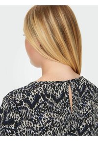 ONLY Carmakoma CARVICA LIFE NOOS - Blusa - tofu