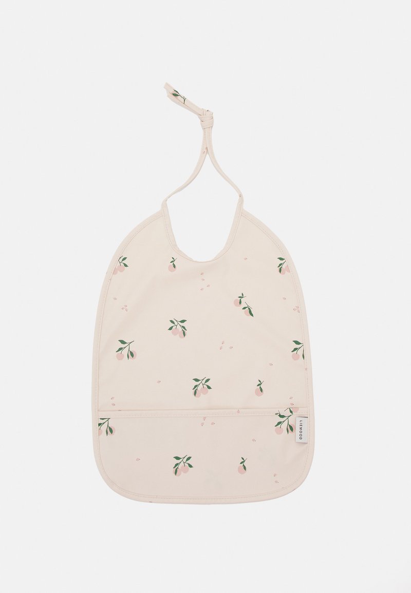 Blassrosa Lätzchen mit einem Muster aus kleinen grünen Blättern und pinken Früchten. Hergestellt aus weichem, flexiblem Material mit einem Halsband für sicheren Halt.