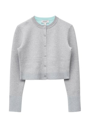 Hellgraue, kurz geschnittene Strickjacke mit langen Ärmeln, rundem Ausschnitt, Knopfleiste vorne sowie gerippten Bündchen und Saum.