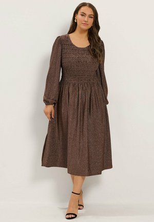Yours Clothing, PLUS SIZE MIDI DRESSES - Robe de jour - gold-coloured