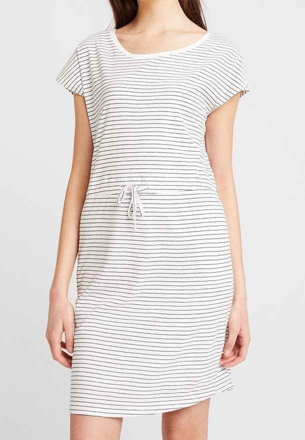 Randig kortärmad klänning i vitt och marinblått, med justerbart dragsko i midjan och en avslappnad passform. Mjuk, lättviktsmaterial.
