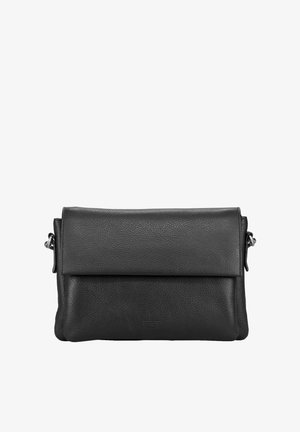 Sac à main en cuir noir avec une finition texturée, doté d'un rabat et de ferrures argentées. Design rectangulaire compact avec des accents minimalistes.