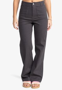 Dark gray wide-leg pants made of cotton, featuring two front pockets, a high waist, and a button closure. Accented with a smooth texture.