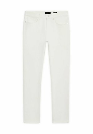 Jean en denim blanc à coupe slim, avec des poches avant et arrière, des coutures minimalistes et de subtiles accents en métal argenté.