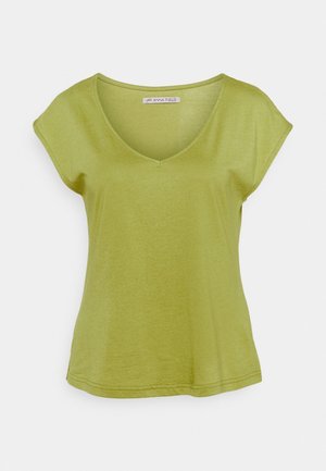 Zielony damski T-shirt z krótkim rękawem i V-kształtnym dekoltem, o luźnym fasonie i delikatnie przedłużonych rękawkach.