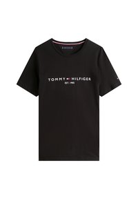 Czarny bawełniany t-shirt z okrągłym dekoltem, krótkimi rękawami oraz nadrukiem logo "TOMMY HILFIGER EST. 1985" w białym kolorze z czerwonymi i niebieskimi akcentami.