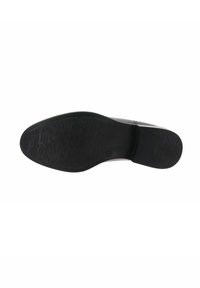 Suela de zapato negra con una superficie de goma texturizada, que presenta un leve tacón y un diseño de punta redondeada. Sin marcas ni patrones visibles.