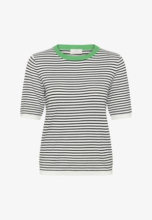 Bela kratka majica iz pletenine s tankimi črnimi vodoravnimi črtami in svetlo zelenim okroglim izrezom na vratu.