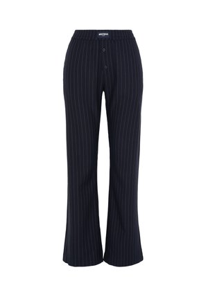 Marineblauwe gestreepte wijde broek met een zachte tailleband, voorzien van twee knopen aan de voorkant. De verticale strepen zijn in een contrasterende lichte kleur.