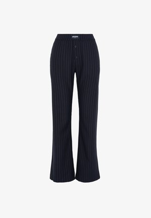 Pantalons large à rayures marines avec une taille douce, présentant deux boutons sur le devant. Les rayures verticales sont dans une couleur claire contrastante.