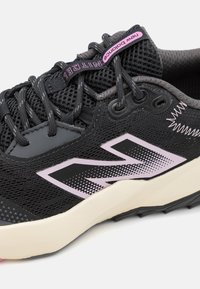 New Balance NITREL - Scarpe da corsa su strada - black