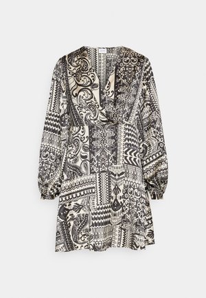 VILA, VIFULMA V-NECK SHORT DRESS - Vapaa-ajan mekko - egret/black
