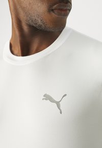 Puma RUN CLOUDSPUN TEE - Sportiniai marškinėliai trumpomis rankovėmis - puma white