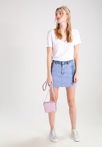 Levi's® PERFECT  - T-shirt z nadrukiem