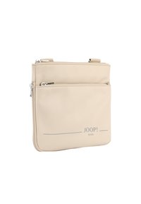 Borsa a tracolla in materiale sintetico beige con chiusure a zip, tasca frontale e logo stampato "JOOP! JEANS" grigio. Texture liscia, forma rettangolare.