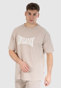 Smilodox T-shirts print - hellbraun