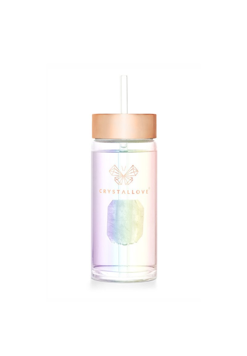 Transparenter Becher mit einem Farbverlaufseffekt, einem roségoldenen Deckel und einer Kristaldekoration im Inneren. Mit einem klaren Strohhalm und Logo-Druck.