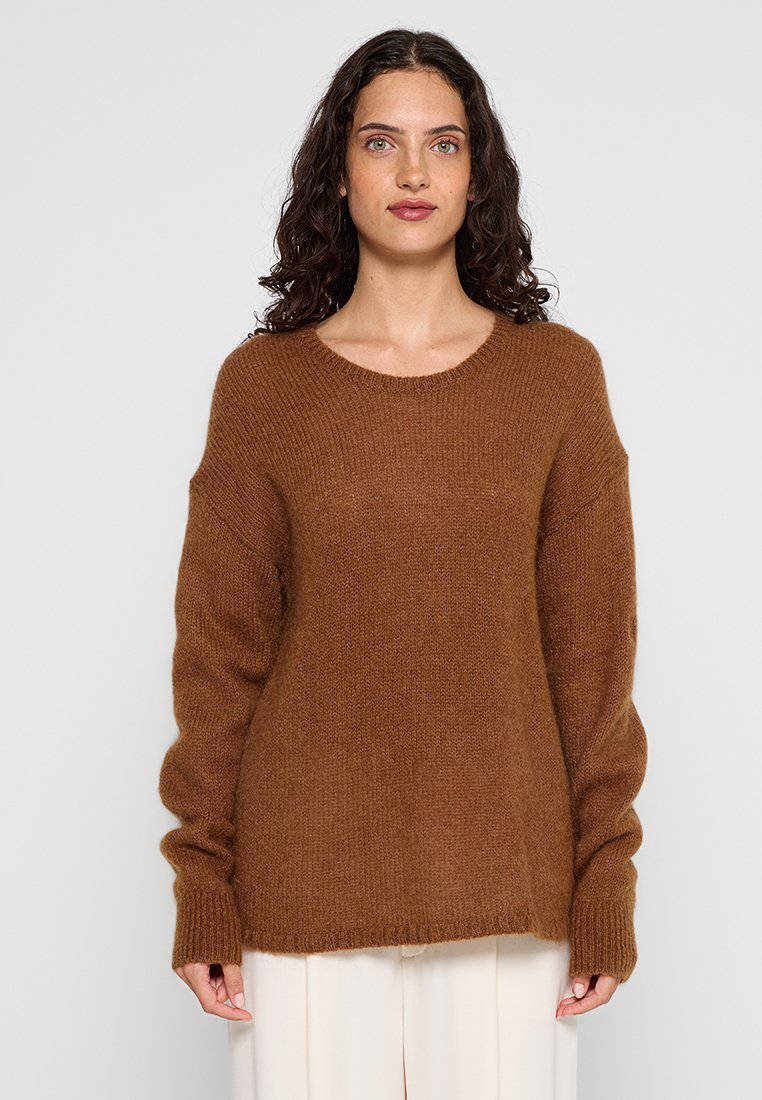 By Malene Birger Trui bruin