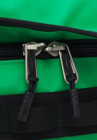 The North Face BASE CAMP DUFFEL - L - Utazótáska - optic emerald-tnf black