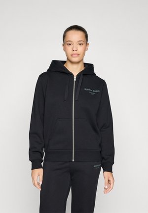 Veste à capuche zippée noire en mélange de coton doux ; dotée d'une poche kangourou, d'une capuche et d'un logo imprimé subtil sur la poitrine et l'ourlet inférieur.