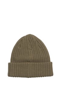 Gorro de punto en verde oliva, con textura acanalada, que cuenta con un dobladillo para ajustarse y mantener el calor. Diseño versátil adecuado para varios estilos.