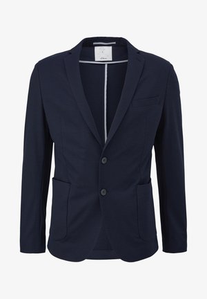 Granatowa marynarka wykonana z miękkiego materiału, z zapięciem na dwa guziki, klapami w szpic, jedną kieszenią na piersi oraz dwiema kieszeniami bocznymi.