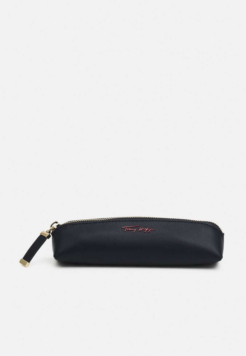 Tommy Hilfiger ICONIC PENCIL CASE SIGN Kita desert sky/tamsiai mėlyna Zalando.lt