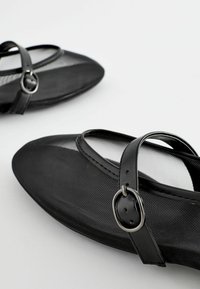 Next Ballerine con cinturino - black