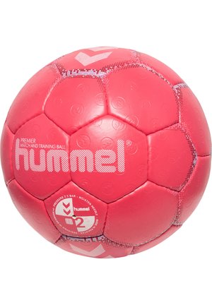 Roze Hummel handbal met een gestructureerd oppervlak, voorzien van een hexagonaal ontwerp, wit logo en drukinformatie aan de ene kant.