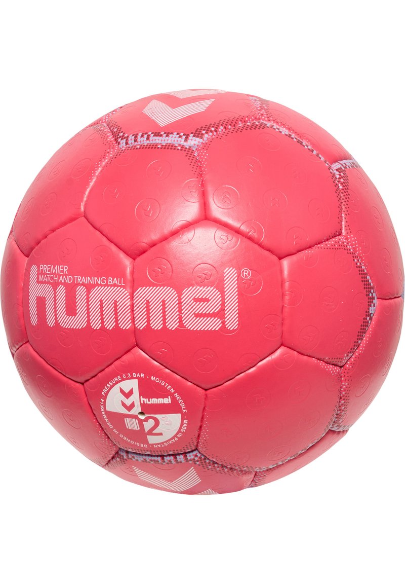 Rosa Hummel handboll med en texturerad yta, med ett hexagonalt mönster, vitt logo och tryckinformation på ena sidan.