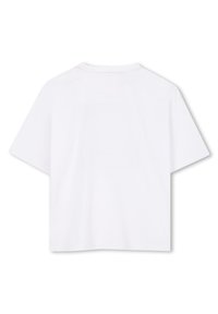 Effen wit T-shirt met korte mouwen plat gelegd met de achterkant naar boven, met een ronde hals en een gladde stoftextuur.