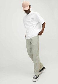 Jack & Jones JPSTKANE SUMMER JOGGER  - Pantalones - wrought iron