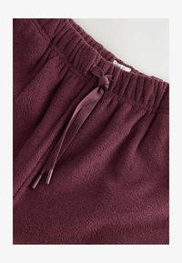 Ausgewählt, burgundy