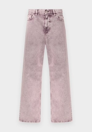 Jean en denim taille haute à jambes larges de couleur rose délavée avec bouton sur le devant, fermeture éclair, passants pour ceinture, et poches avant et arrière.