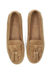 Bruine suède mocassin schoenen met een platte vorm, een centrale kwastdetail en gestikte randen. Gladde textuur met een geperforeerde binnenzool.
