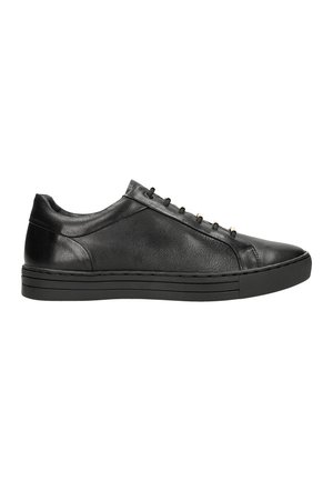 Zwarte leren sneaker met een lage profiel, ronde neus en platte rubberen zool. Heeft zes oogjes met metalen accenten en een gladde textuur.