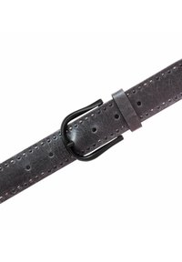 Gürtel aus grauem Leder mit strukturierter Oberfläche, mit gleichmäßig verteilten Löchern und einer mattschwarzen Metallschnalle. Akzente umfassen eine Keeper-Schlaufe.