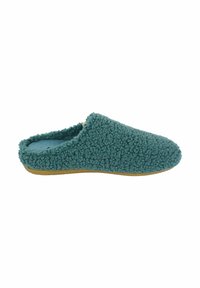 Teal, fuzzy slipper met een zachte textuur, ronde neus, open achterkant en een natuurlijk gekleurde zool. Ontworpen voor comfort en warmte.