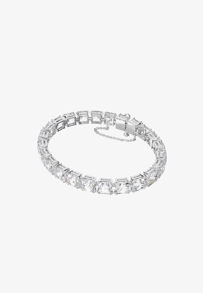 Sudraba toņa aproce ar taisnstūra formas caurspīdīgiem kristāliem, kas iekārtoti saistītā dizainā ar drošu aizdari un pagarinājuma ķēdīti.