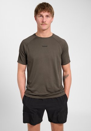 Hummel HUMMEL HMLMOMENTUM T-SHIRT S/S - T-Shirt basic - major brown