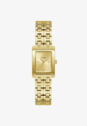 Aranyszínű, téglalap alakú Guess karóra láncszemes szíjjal és minimalista számlappal, amely négy órajelölőt és három mutatót tartalmaz.