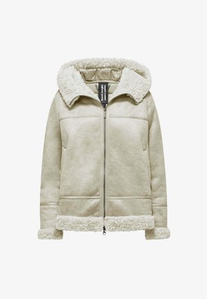 Beige schapenleren jack met een ritssluiting, oversized capuchon en zachte, gestructureerde afwerking bij de kraag en manchetten; beschikt over zijzakken.